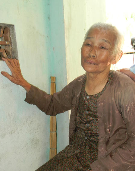 Bị "bà nạ dòng" nhử mồi, trai trẻ uất ức tự vẫn